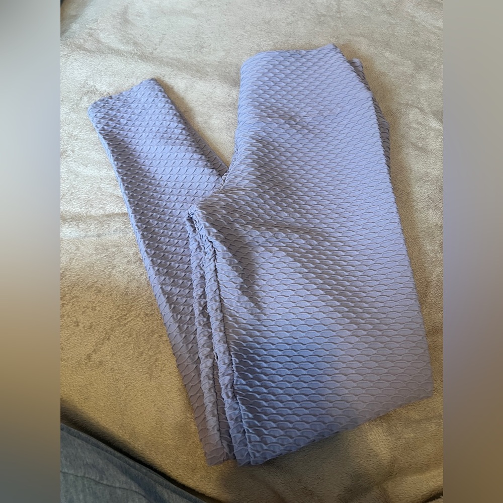 NWOT Booty by Brabants Light Purple Croco Leggings